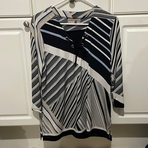 Women’s size 1 petite tunic, three-quarter length sleeve, Multi neutral colored